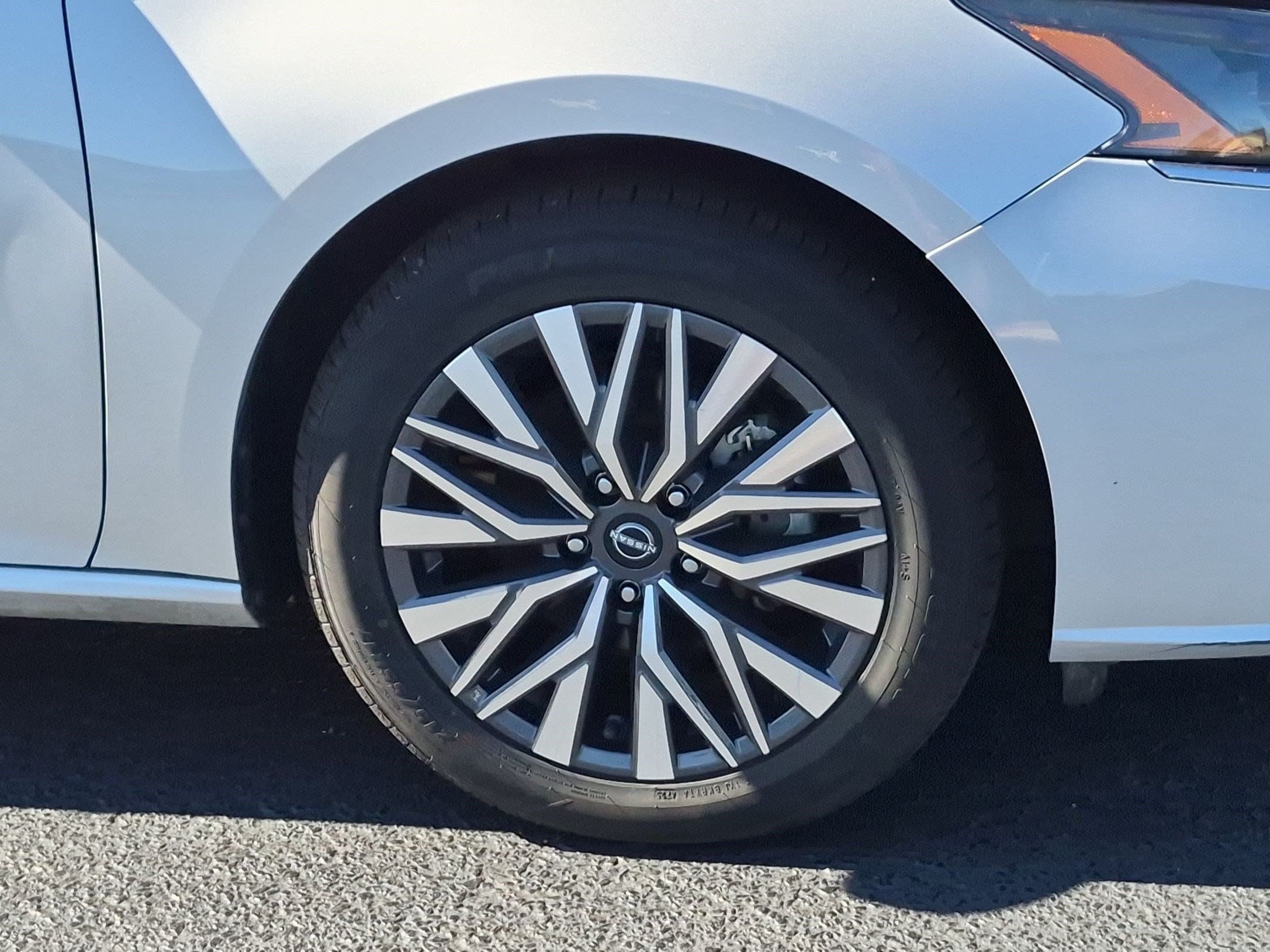 Used 2025 Nissan Altima 2.5 SV FWD image 10