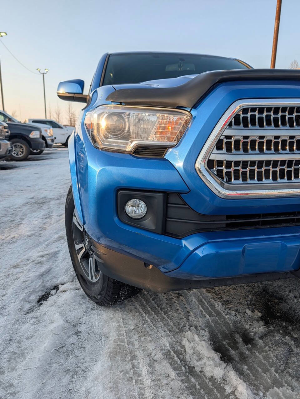 Used 2017 Toyota Tacoma TRD Sport w/ Tow Package image 3