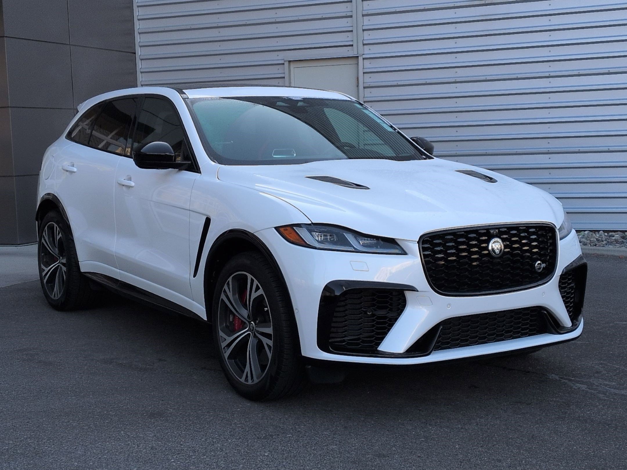 Used 2024 Jaguar F-PACE SVR image 3