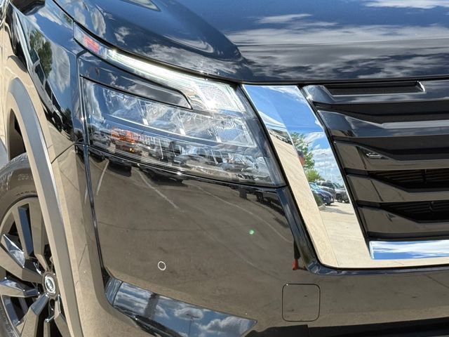 Used 2025 Nissan Pathfinder SL image 3