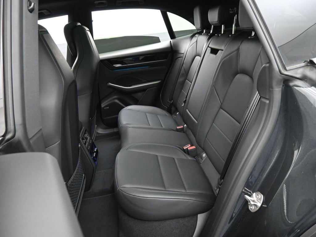 New 2026 Porsche Macan 4S Electric AWD/4WD image 24