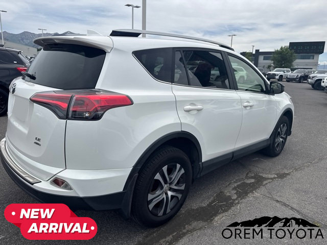 Used 2018 Toyota RAV4 LE w/ Carpet Mat Package AWD/4WD image 19