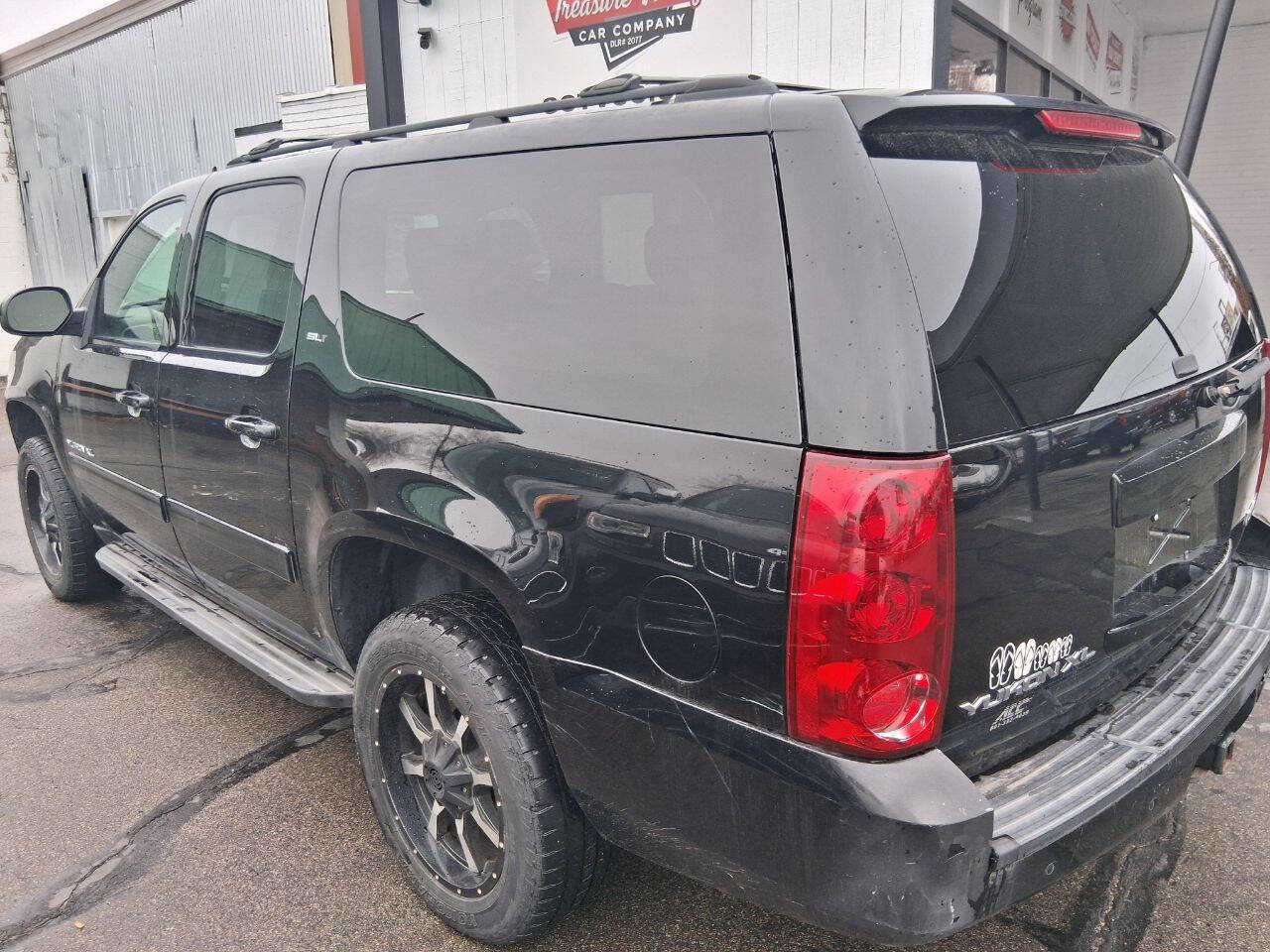 Used 2013 GMC Yukon XL SLT w/ SLT-2 Equipment Package image 4