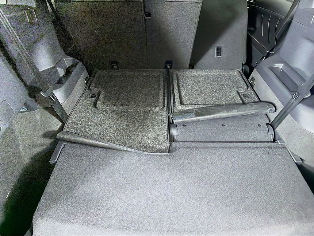 Used 2024 Volkswagen Tiguan SE R-Line image 18