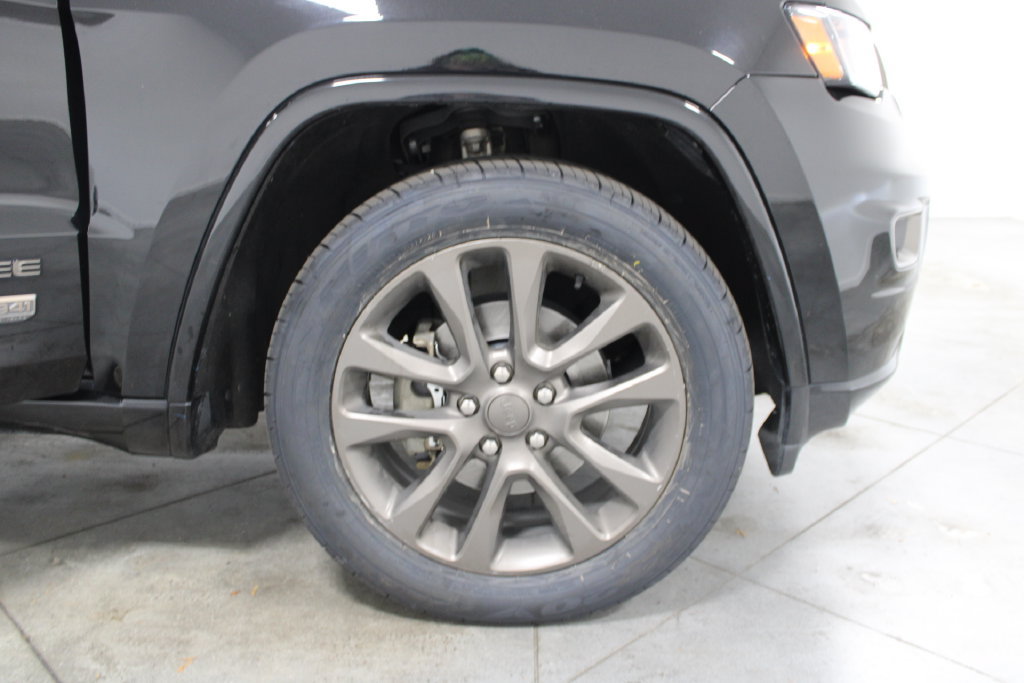 Used 2017 Jeep Grand Cherokee Limited 75th Anniversary AWD/4WD image 61