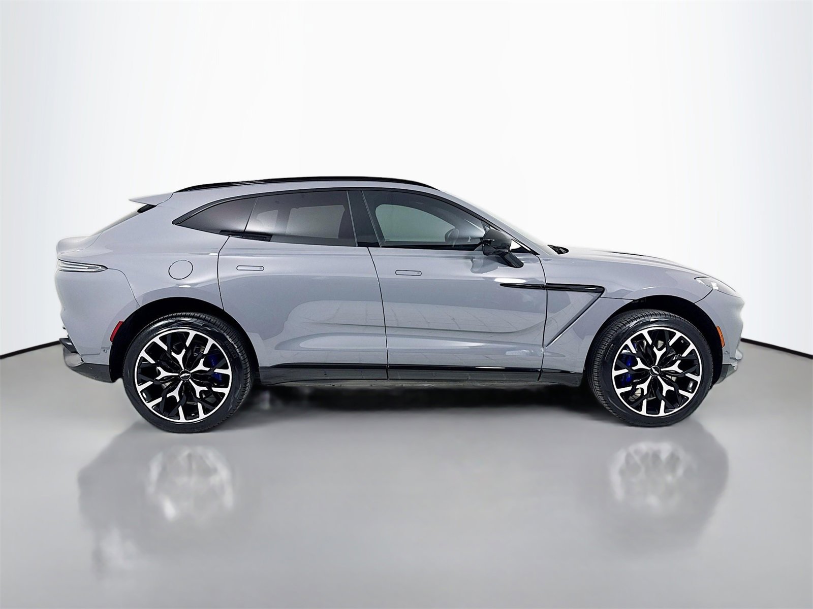 Used 2021 Aston Martin DBX image 8