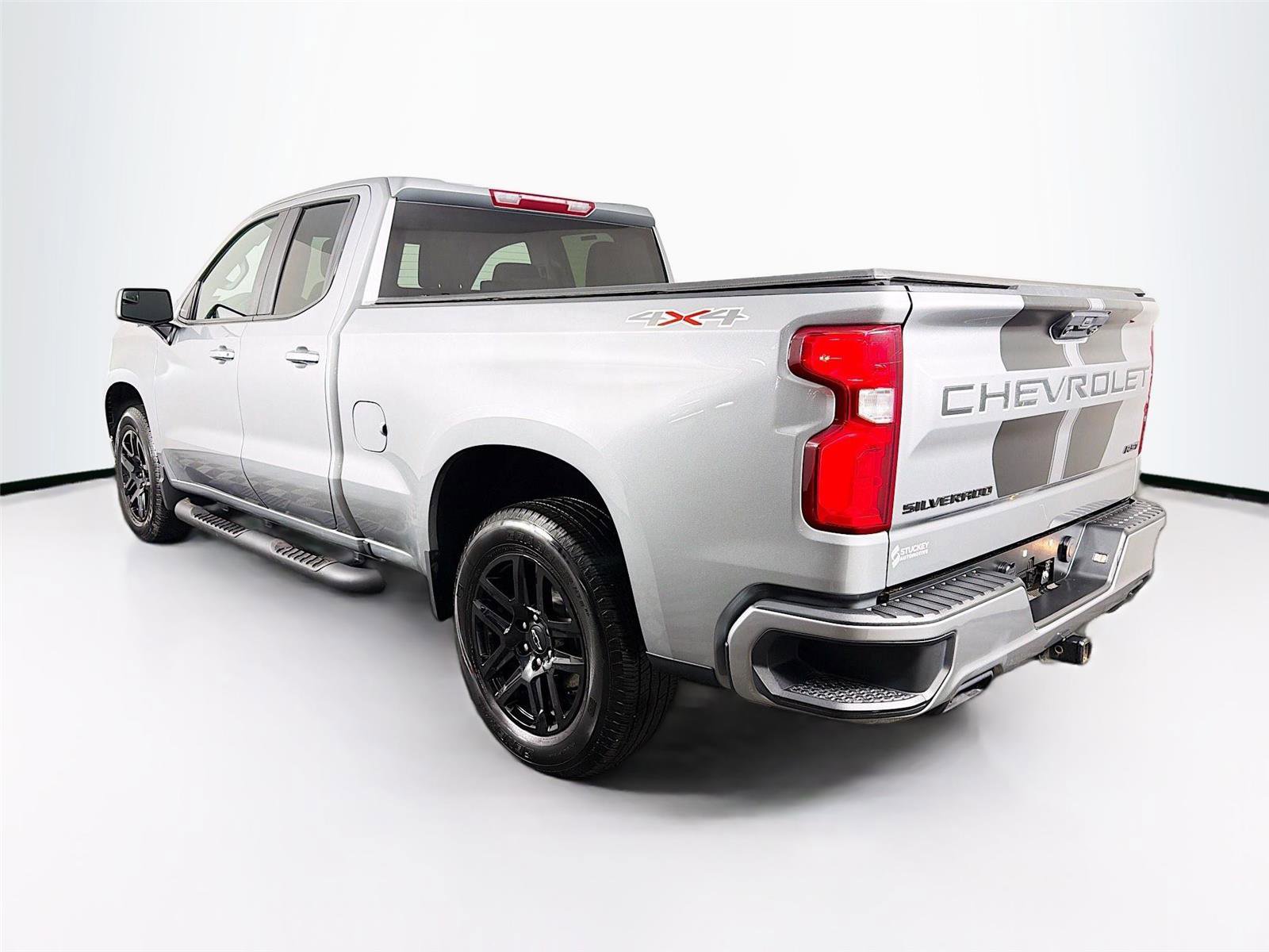 Used 2023 Chevrolet Silverado 1500 RST AWD/4WD image 5