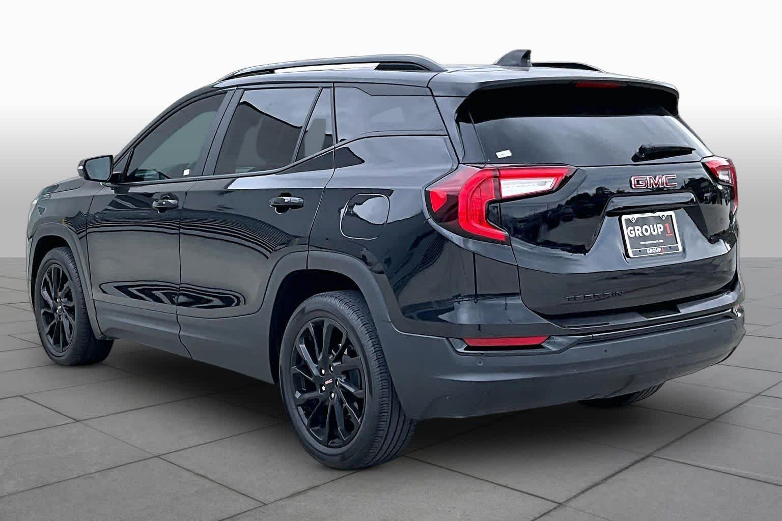 Used 2024 GMC Terrain SLE w/ Driver Convenience Package FWD image 21