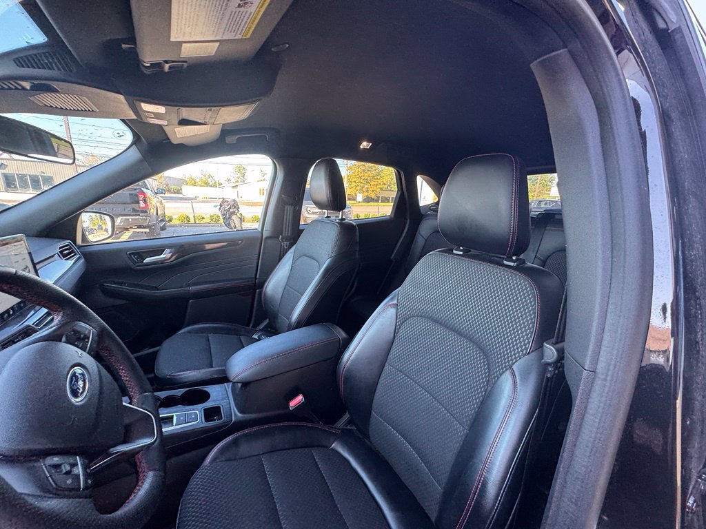 Used 2023 Ford Escape ST-Line w/ Tech Pack #1 AWD/4WD image 9