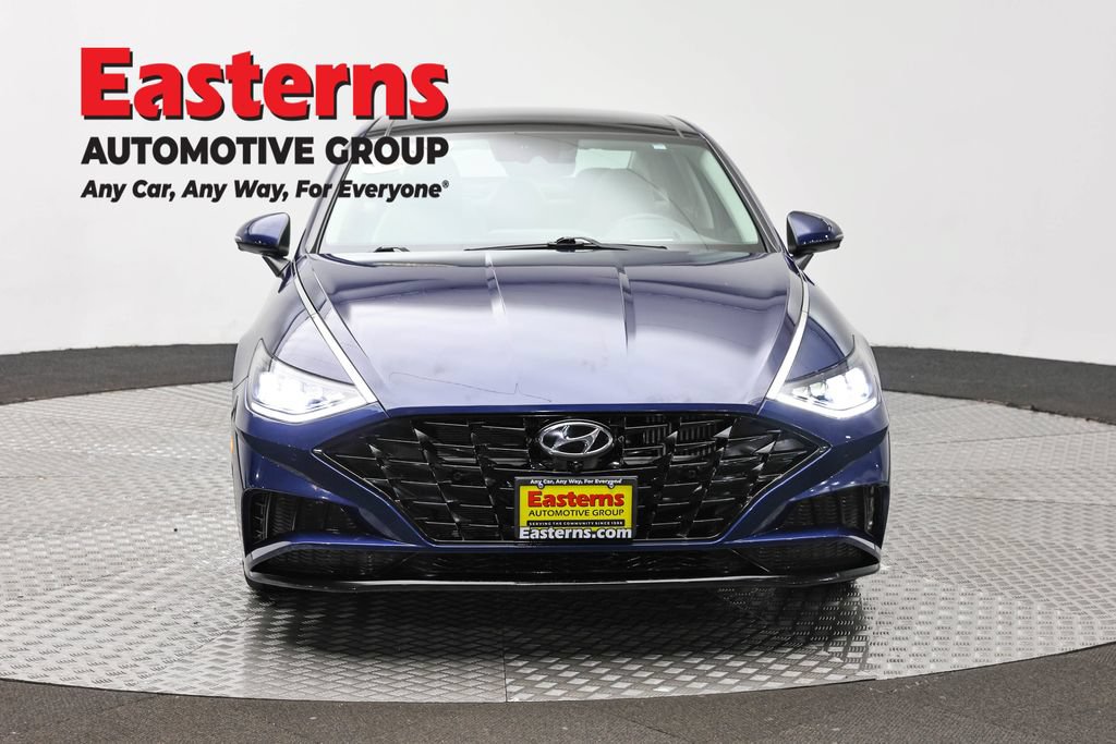 Used 2021 Hyundai Sonata Limited w/ Winter Weather Package FWD image 2