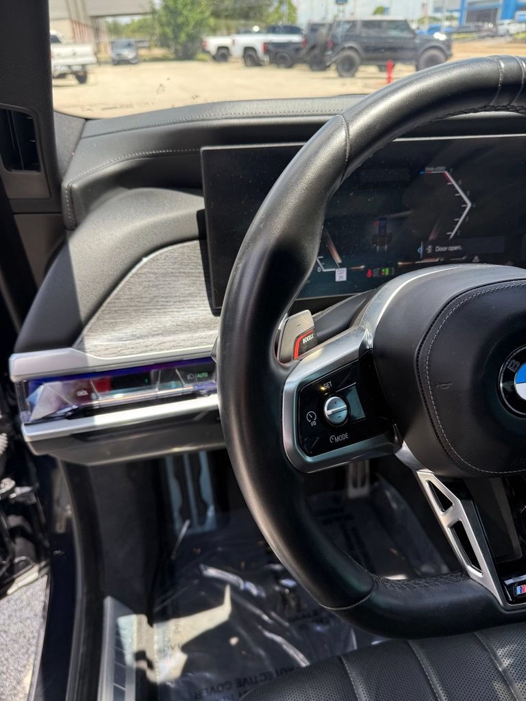 Used 2023 BMW 760i xDrive AWD/4WD image 13