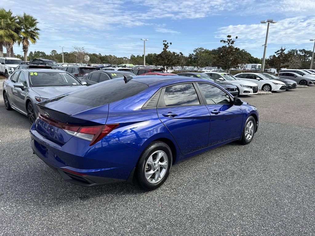 Used 2023 Hyundai Elantra SE image 4