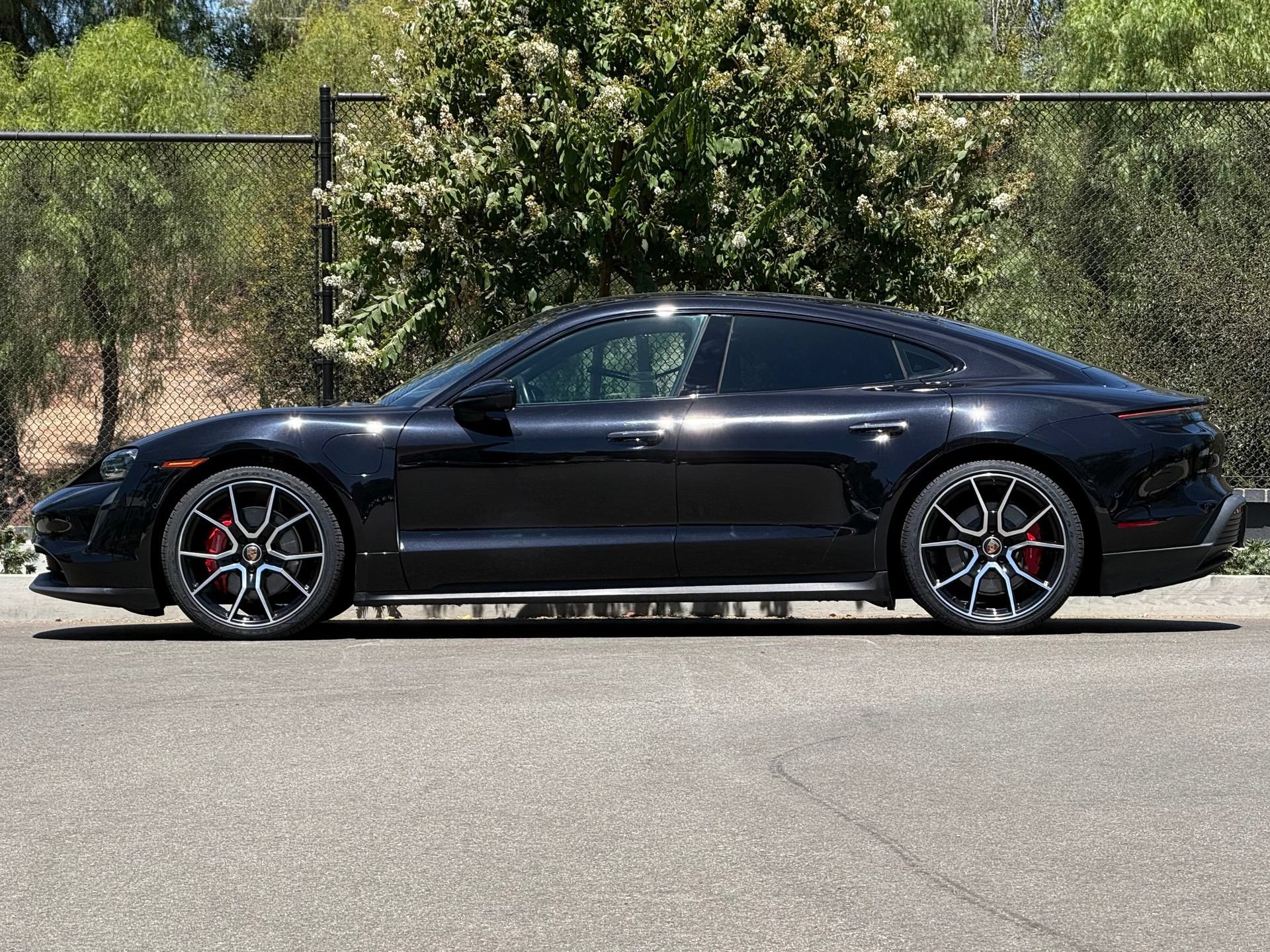 Certified 2022 Porsche Taycan 4S AWD/4WD image 2