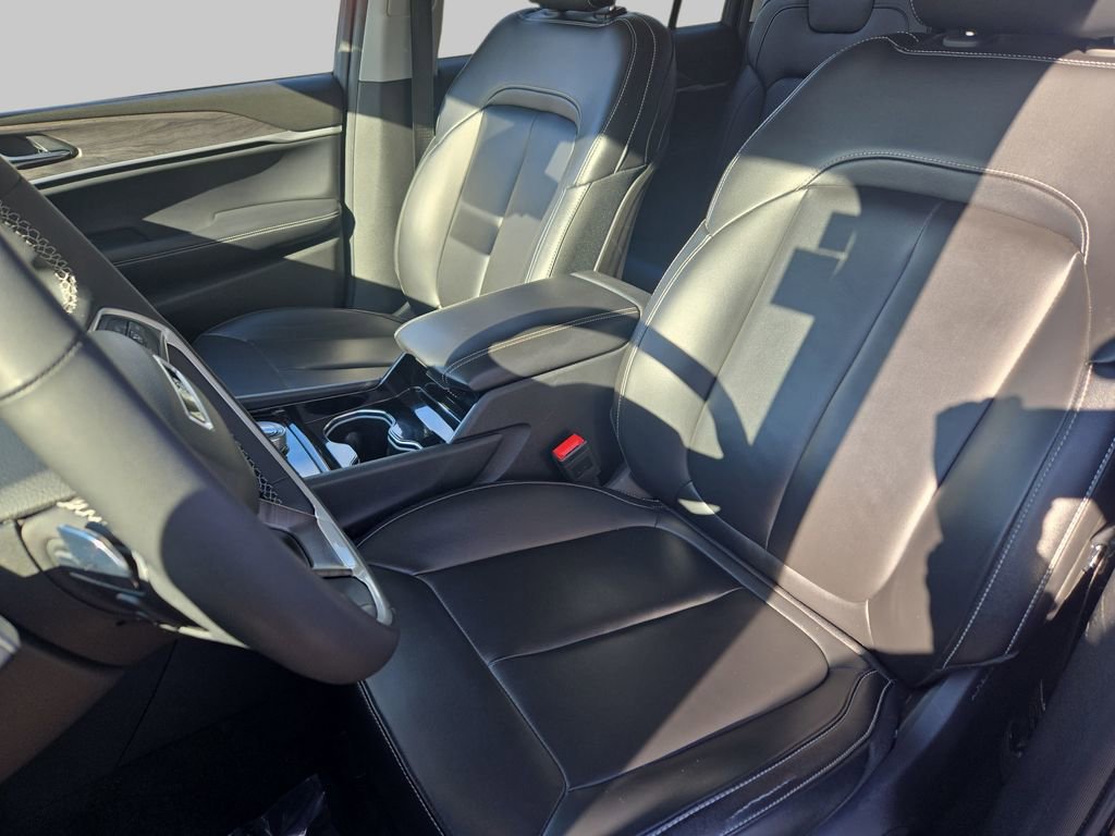 Used 2023 Jeep Grand Cherokee L Limited AWD/4WD image 19