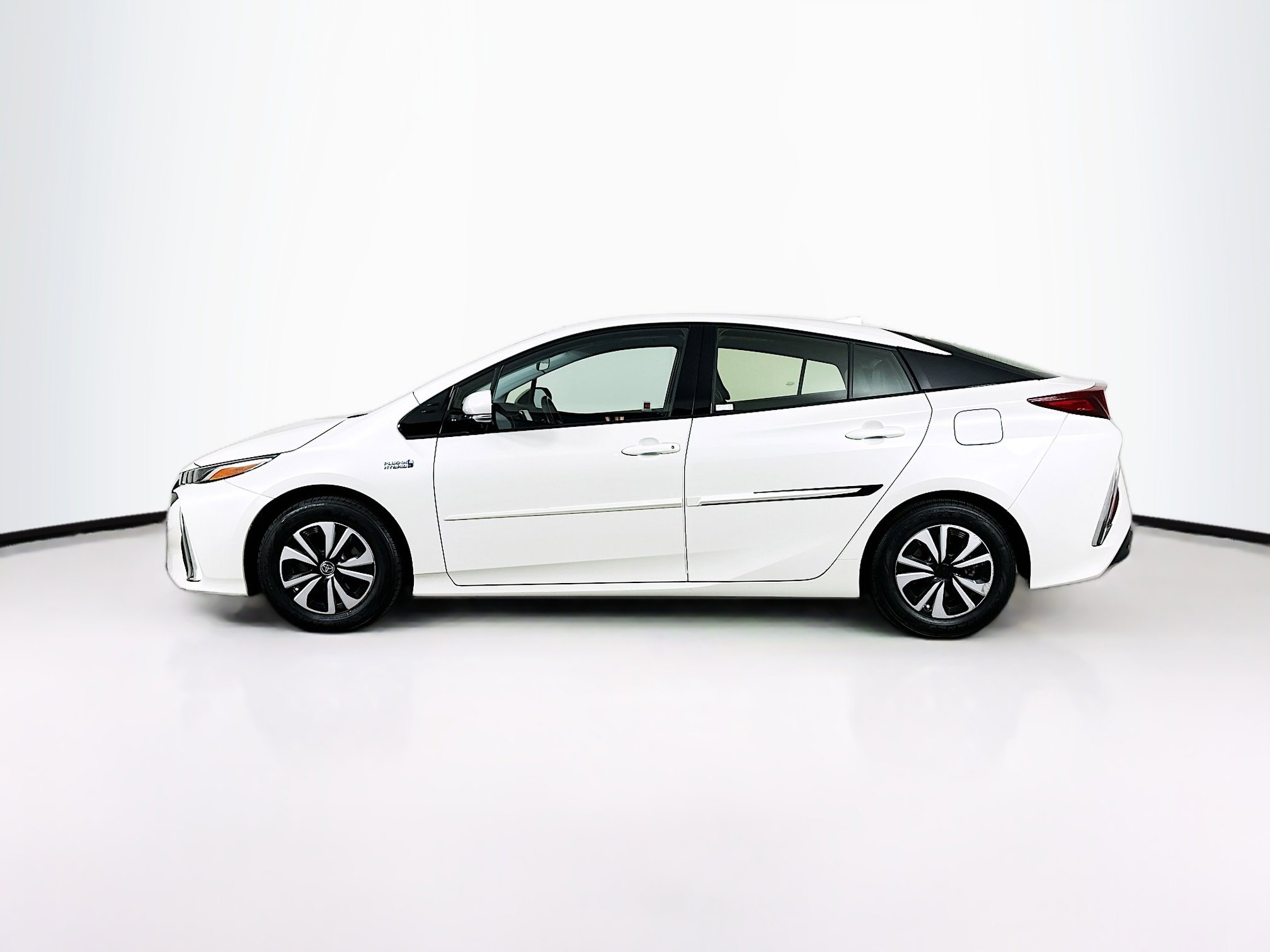 Used 2018 Toyota Prius Prime Premium w/ Protection Package image 4