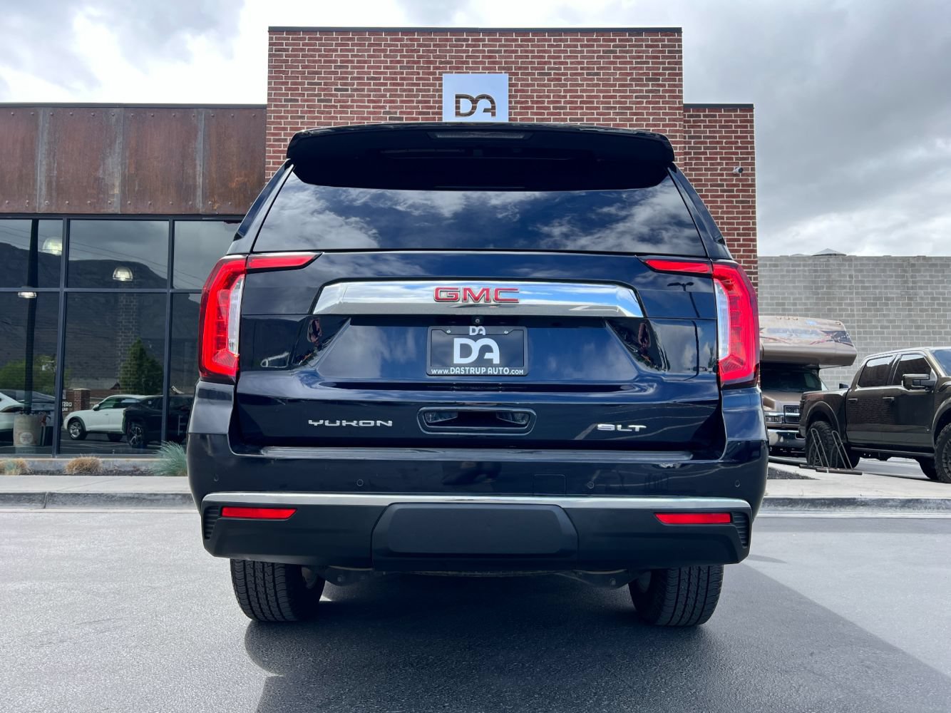 Used 2021 GMC Yukon SLT w/ Rear Media and Nav Package AWD/4WD image 5