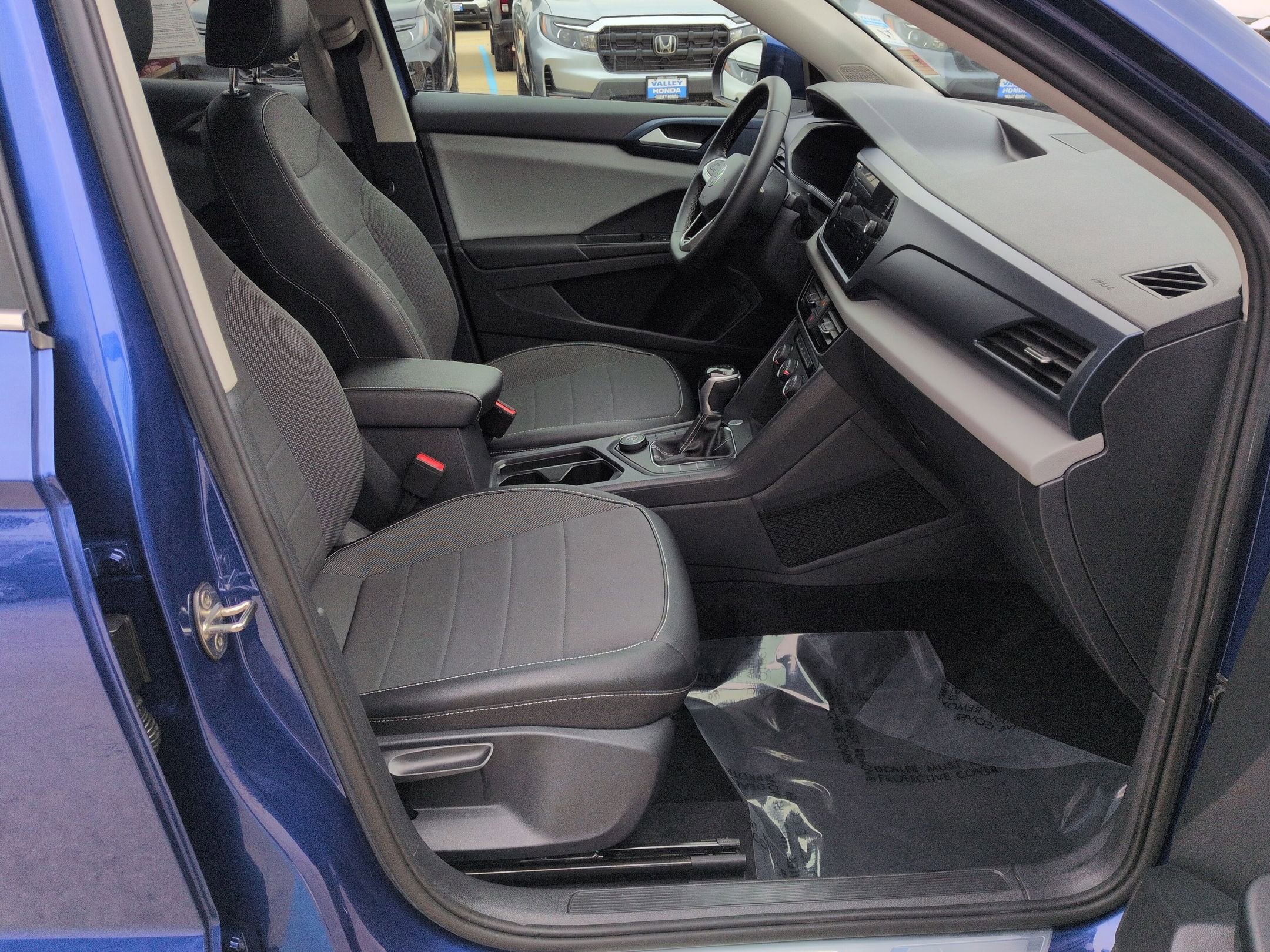 Used 2022 Volkswagen Taos SE image 28