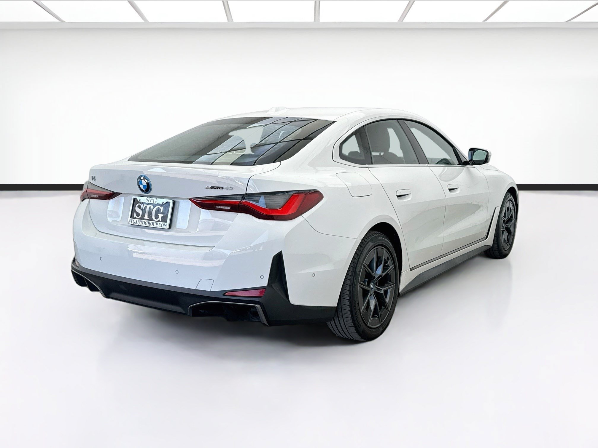 Used 2024 BMW i4 eDrive40 w/ Premium Package RWD image 4