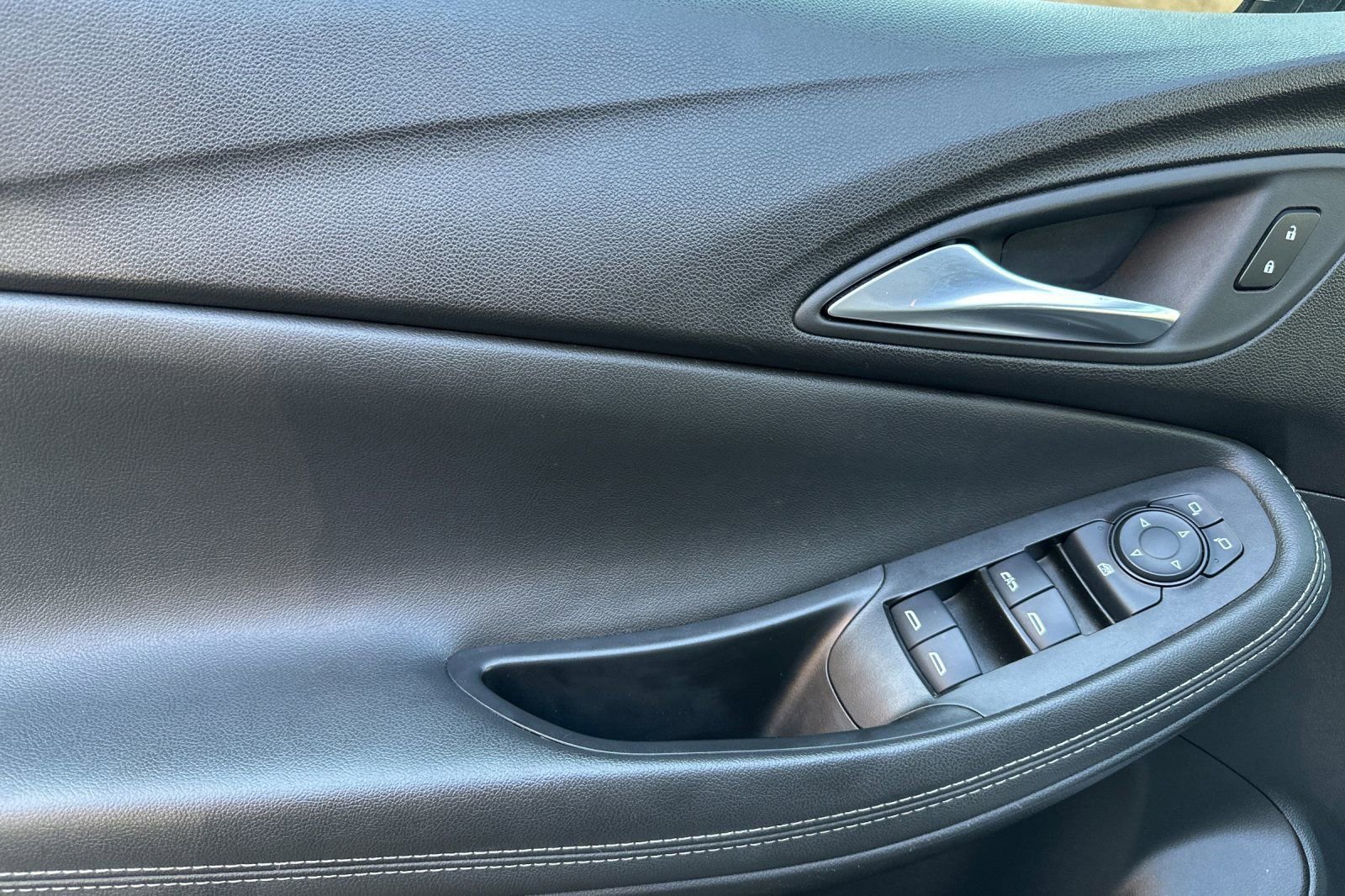 Certified 2023 Buick Encore GX Preferred w/ Cold Weather Comfort Package image 11