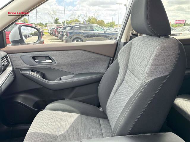 Used 2022 Nissan Rogue SV FWD image 15