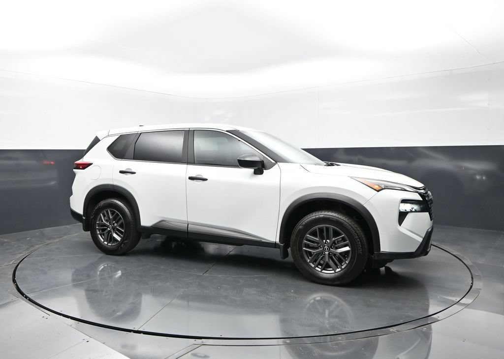 Certified 2025 Nissan Rogue S FWD image 2
