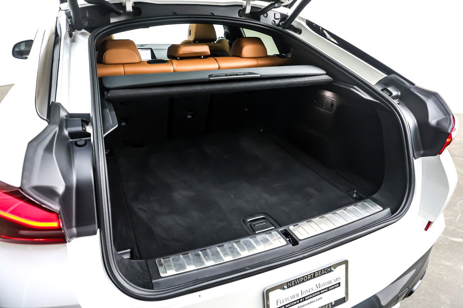 Used 2022 BMW X6 xDrive40i w/ M Sport Package image 23