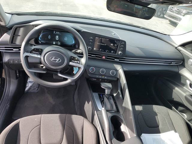 Used 2024 Hyundai Elantra SE image 12