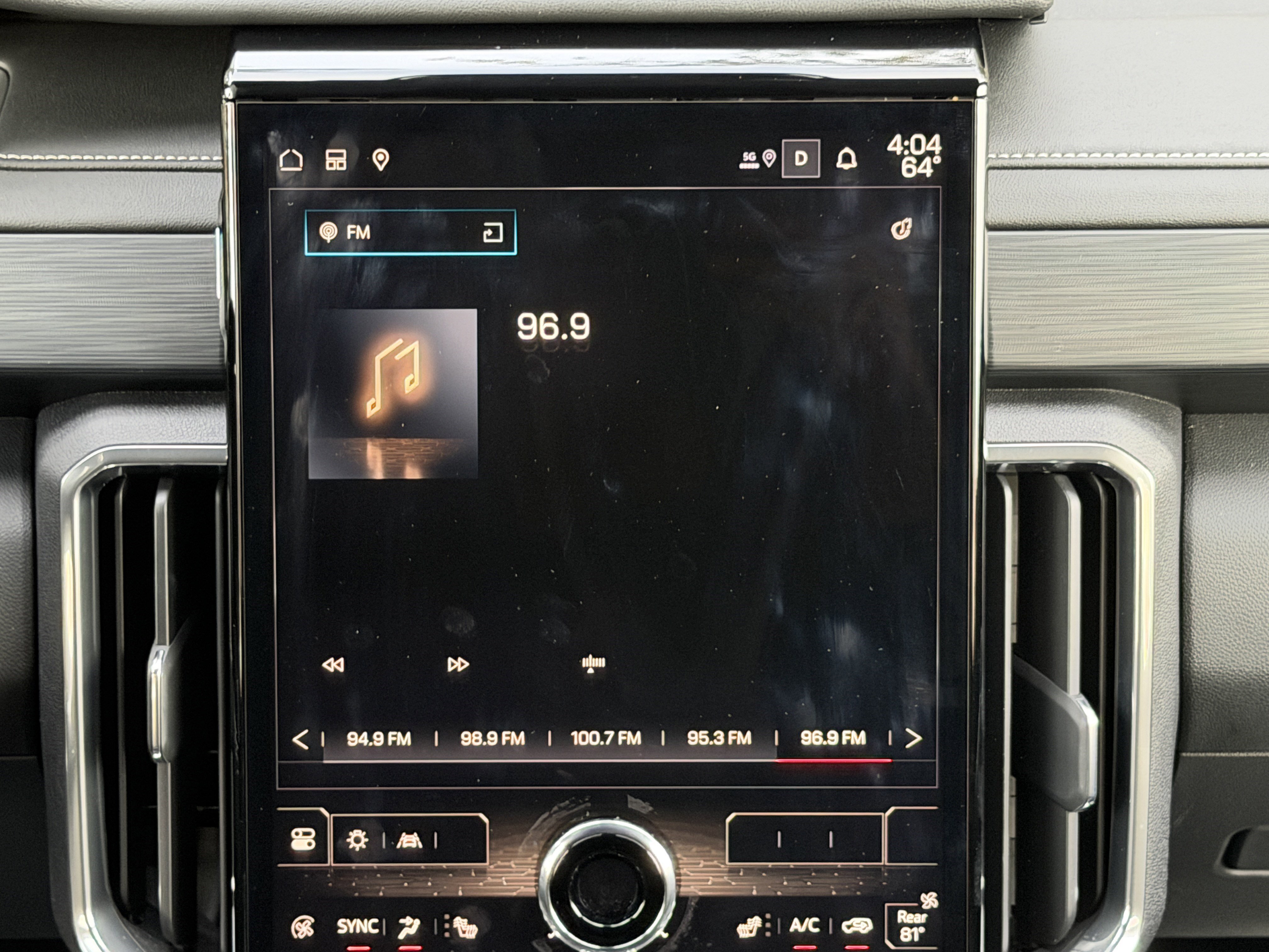 Used 2025 GMC Acadia Elevation image 29