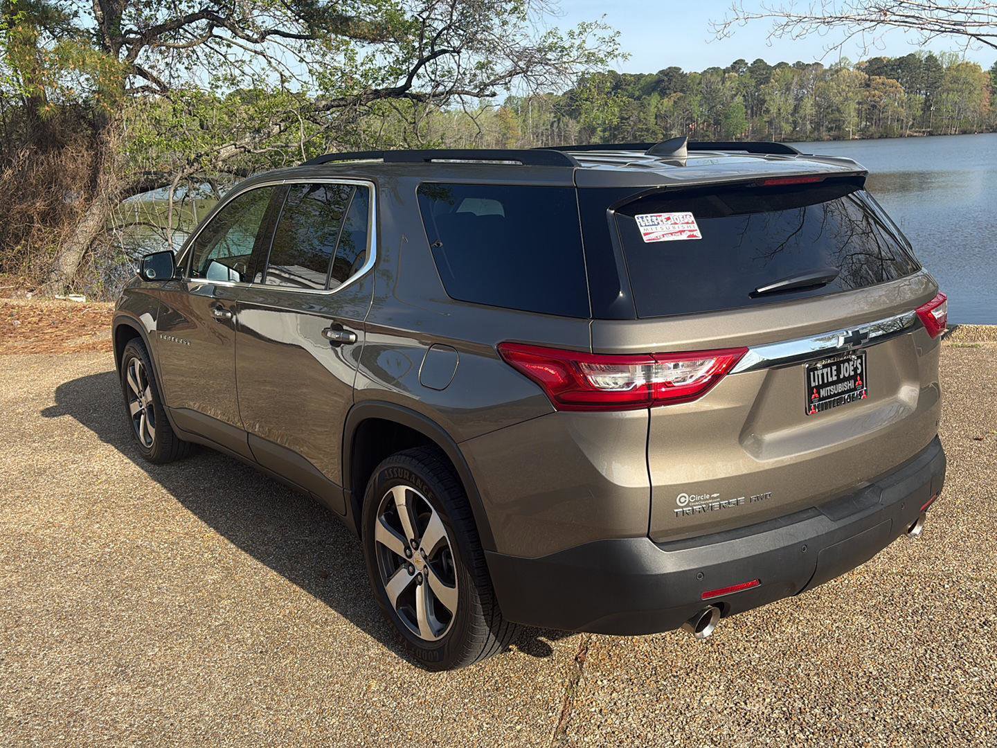 Used 2020 Chevrolet Traverse LT w/ LT Premium Package image 9