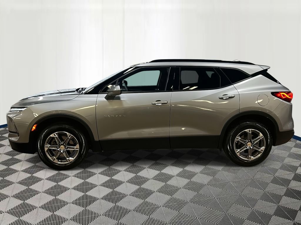 Used 2024 Chevrolet Blazer LT w/ Convenience Package FWD image 2