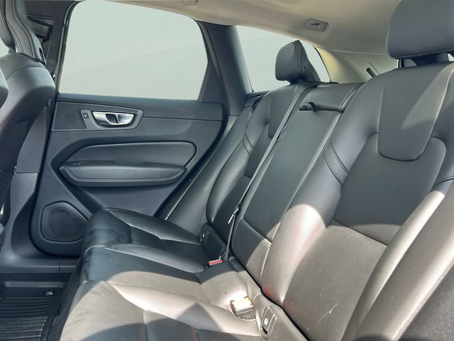 Used 2023 Volvo XC60 B5 Core image 16