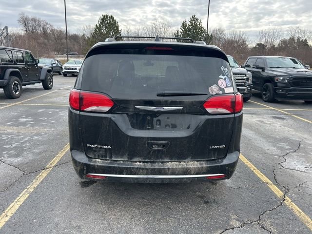 Used 2019 Chrysler Pacifica Limited image 3