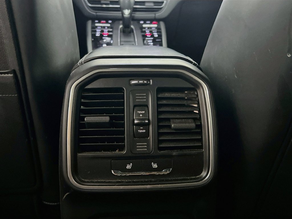 Certified 2024 Porsche Macan S AWD/4WD image 27