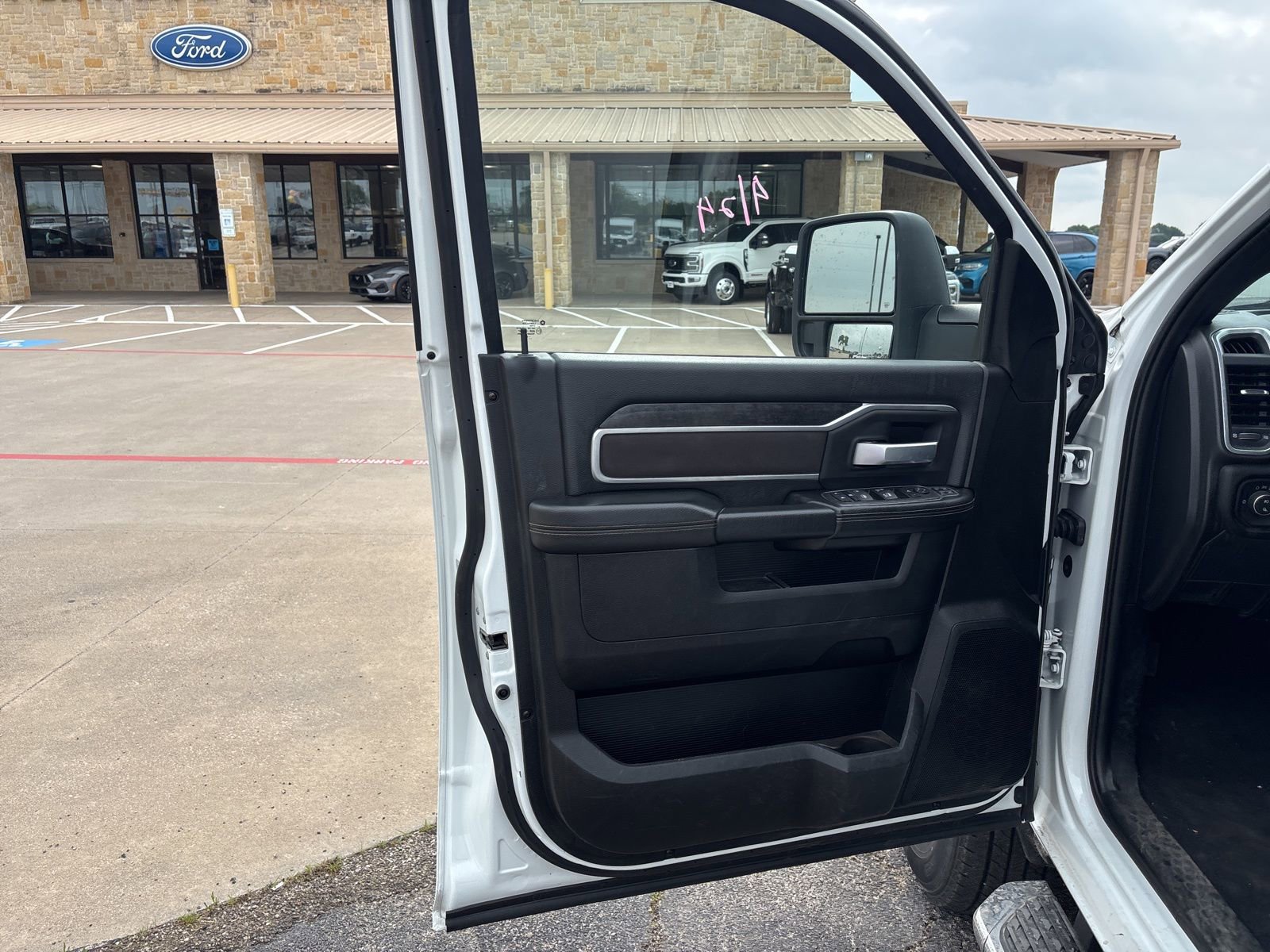 Used 2024 RAM 2500 Big Horn AWD/4WD image 9