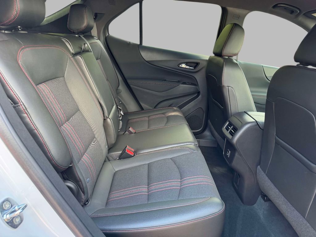 Used 2023 Chevrolet Equinox RS FWD image 17