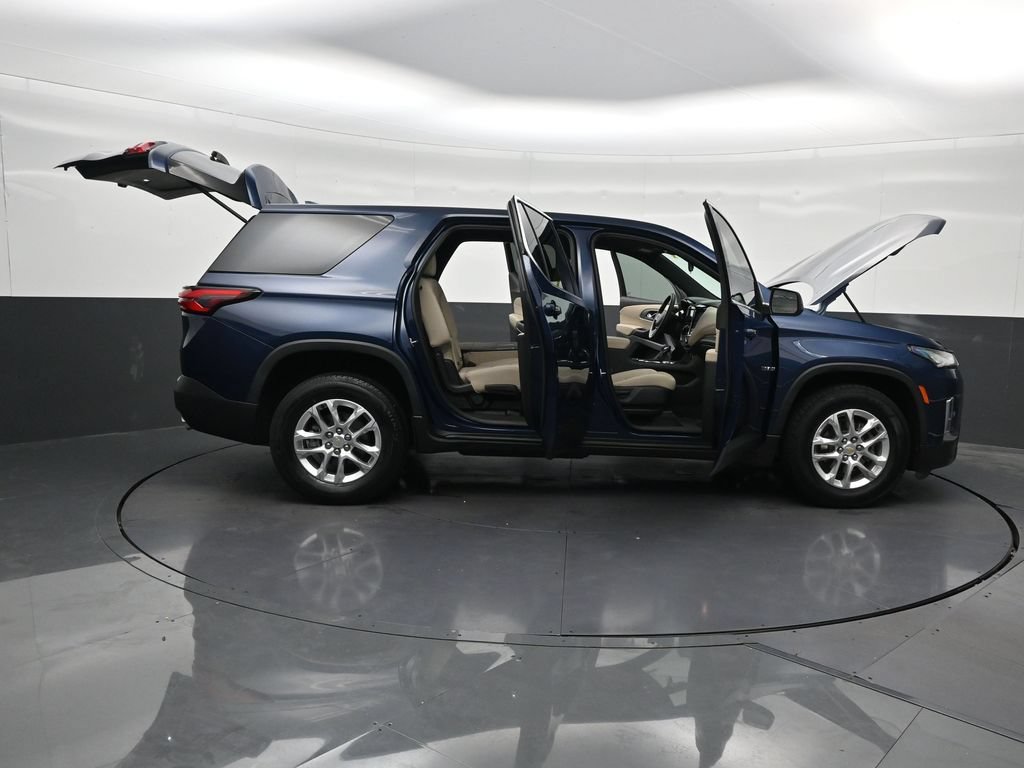 Used 2023 Chevrolet Traverse LS FWD image 33