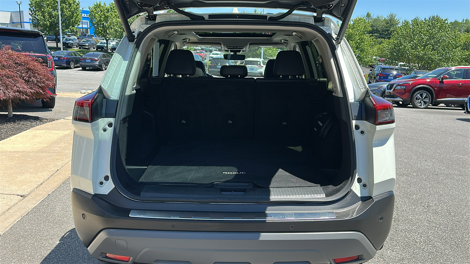 Certified 2023 Nissan Rogue SV w/ SV Premium B Package AWD/4WD image 6