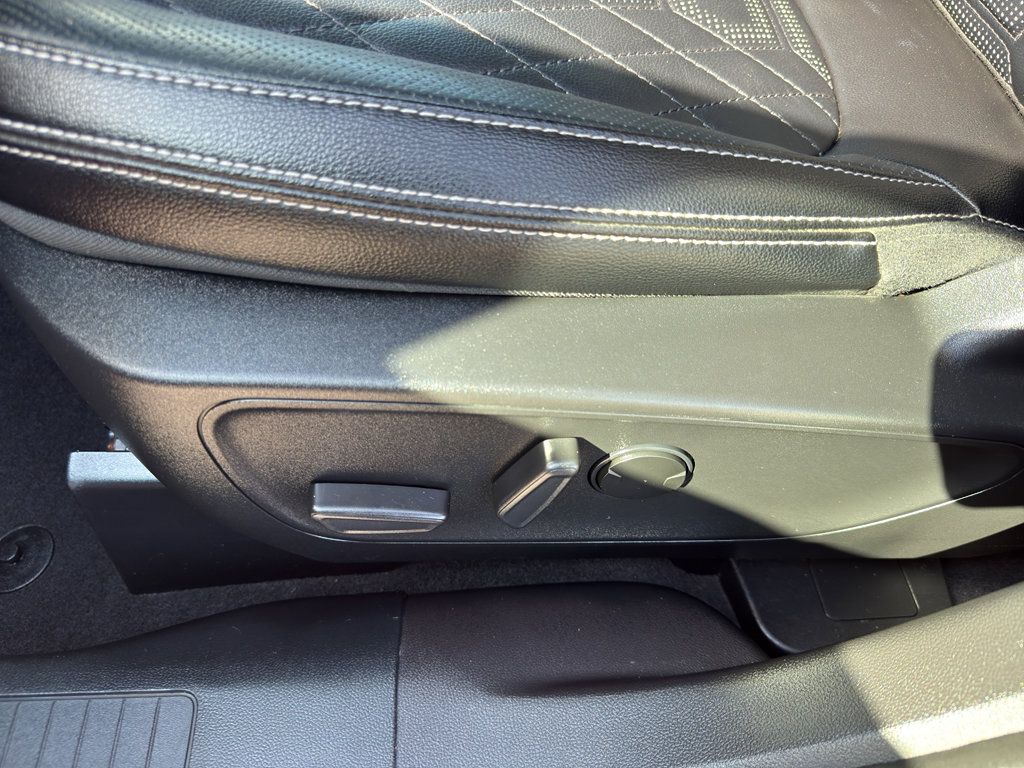 Used 2023 Ford Escape SE w/ PHEV Premium Package FWD image 15