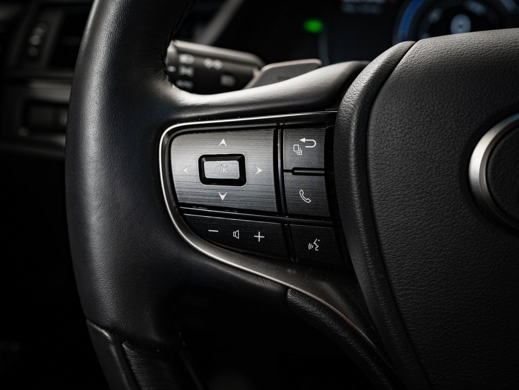 Certified 2025 Lexus ES 300h w/ Luxury Package image 28