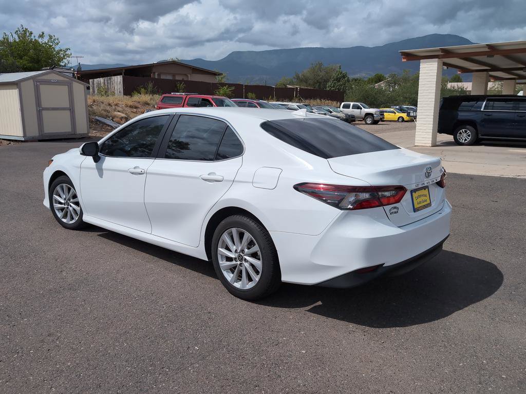 Used 2022 Toyota Camry LE image 5
