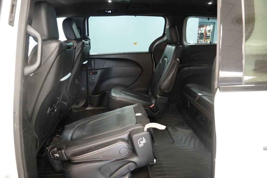 Used 2018 Chrysler Pacifica Touring-L Plus w/ S Appearance Package FWD image 25