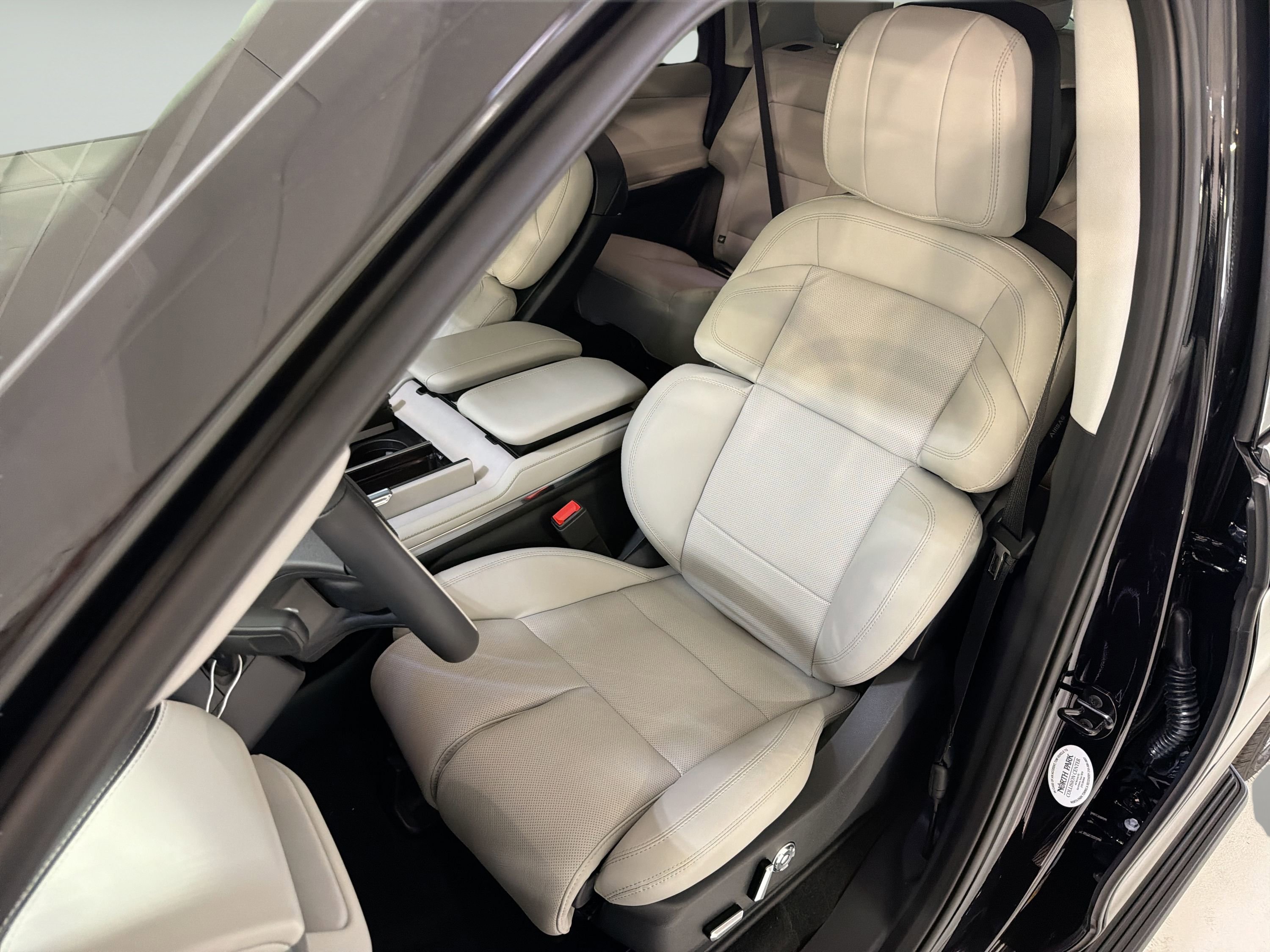 New 2026 Lincoln Navigator Premiere AWD/4WD image 10