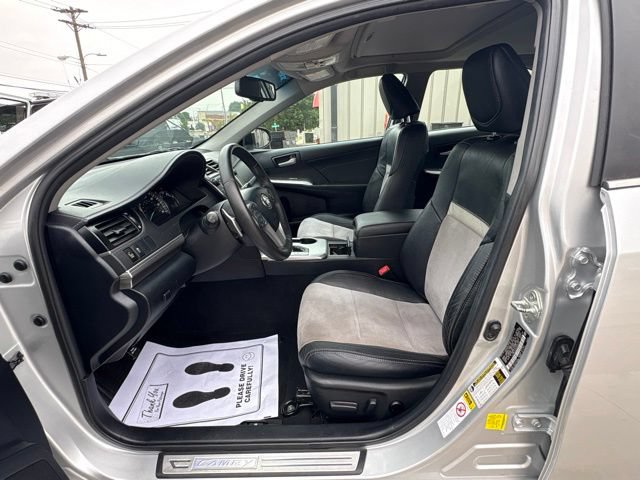 Used 2013 Toyota Camry SE w/ Leather Pkg FWD image 13