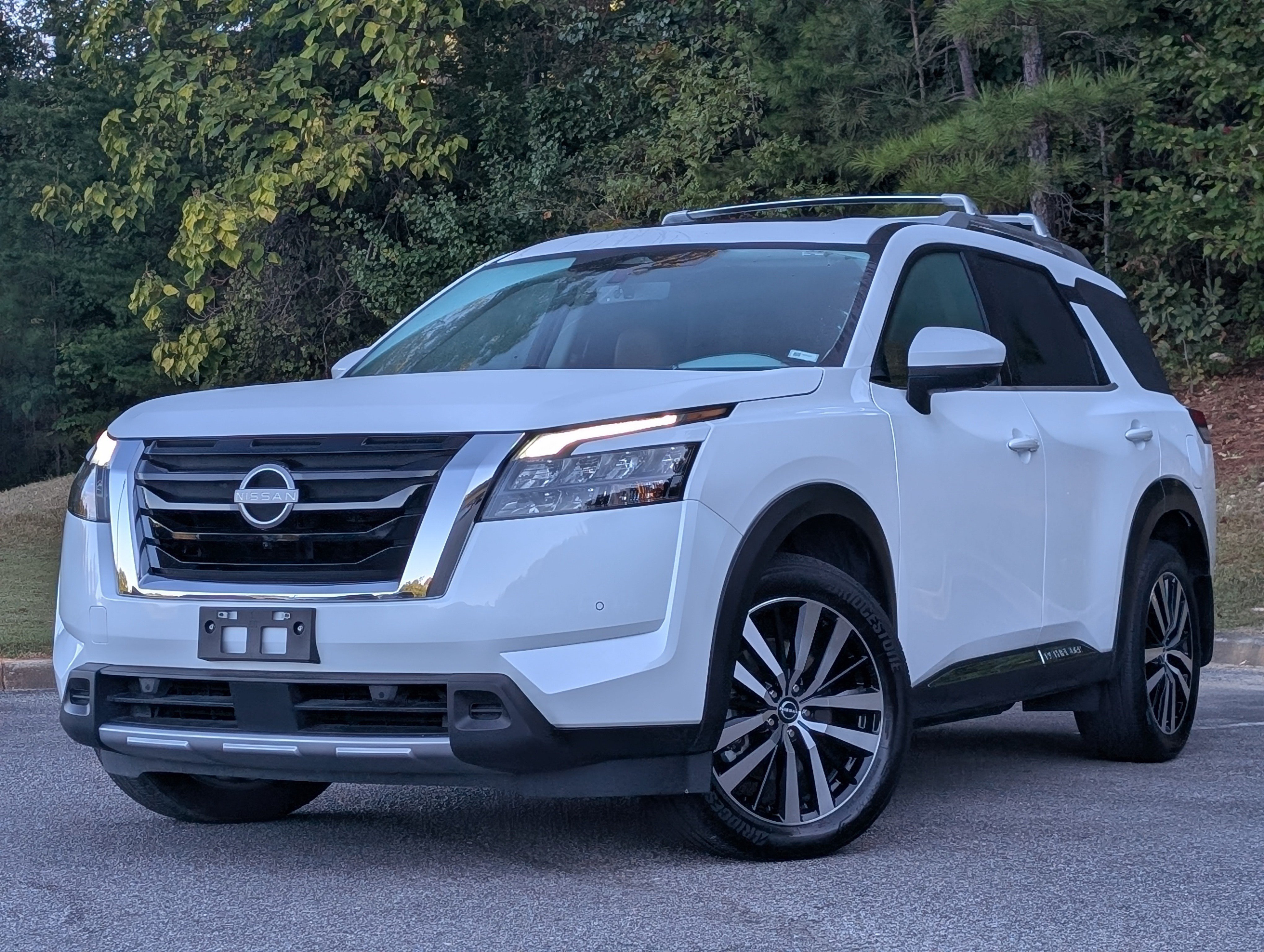 Used 2025 Nissan Pathfinder Platinum FWD image 4