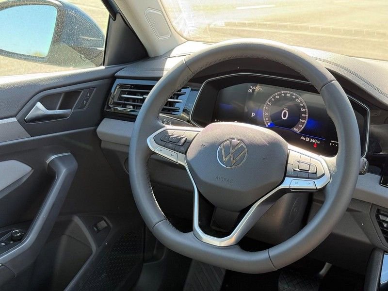 New 2026 Volkswagen Jetta SE FWD image 9