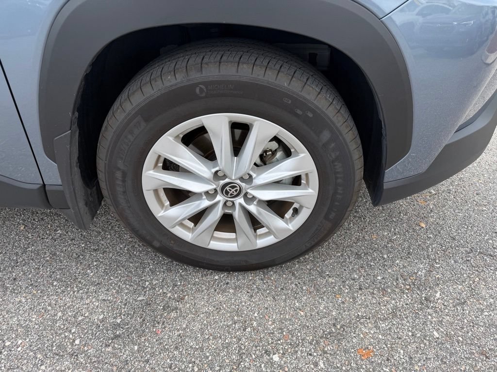 Used 2024 Toyota Corolla Cross LE FWD image 4