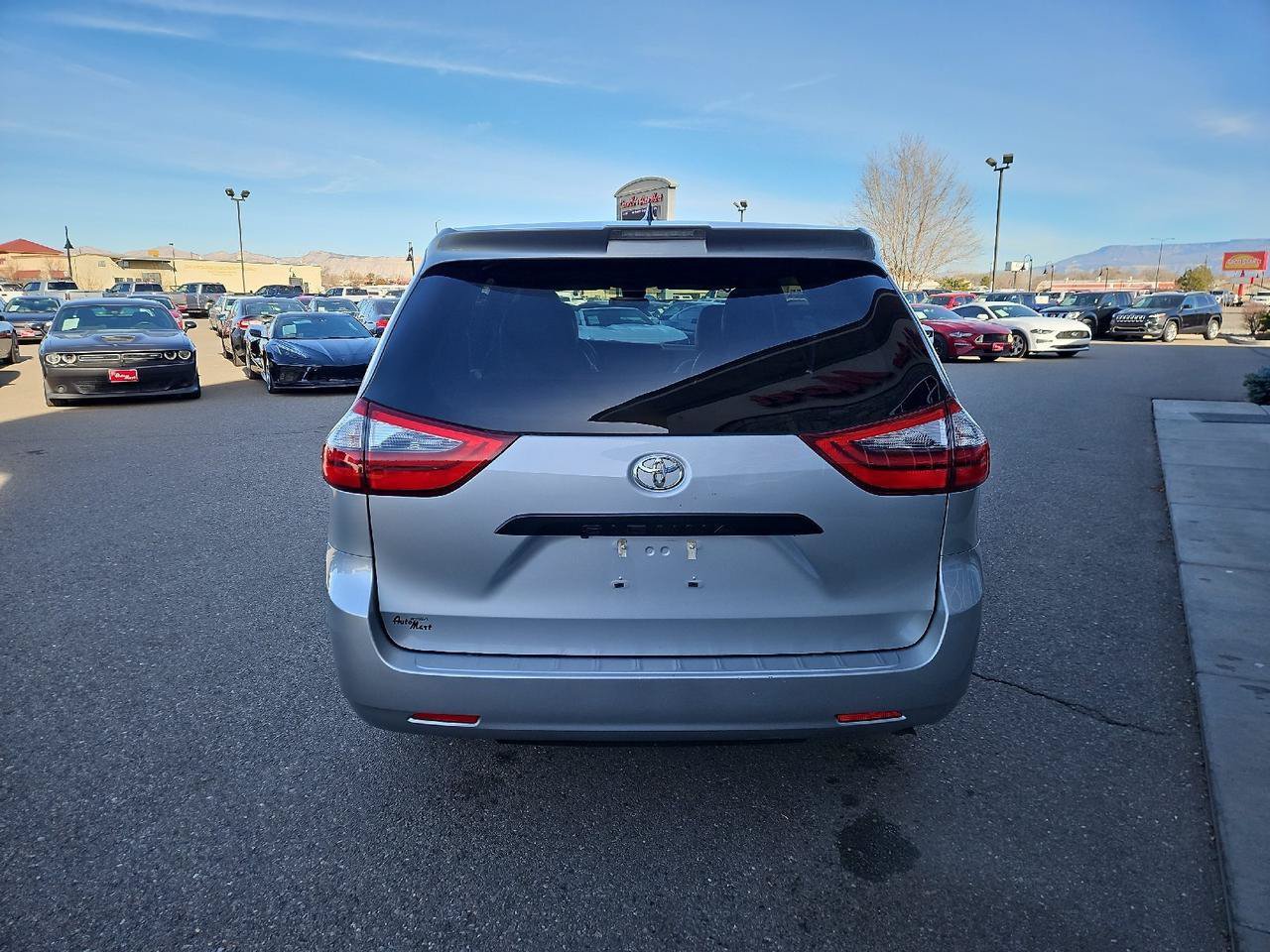 Used 2020 Toyota Sienna L FWD image 4