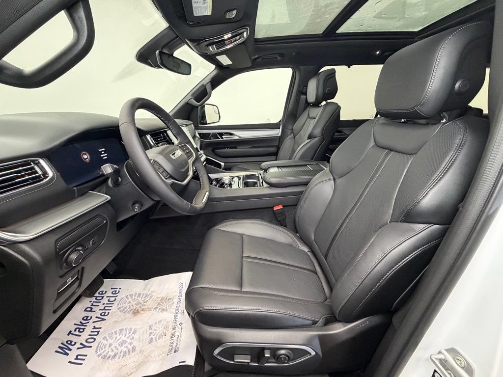 New 2026 Jeep Grand Wagoneer L Limited AWD/4WD image 4