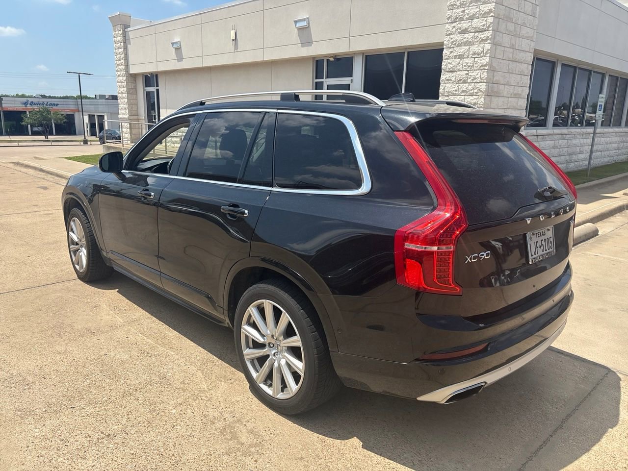 Used 2018 Volvo XC90 T6 Momentum w/ Convenience Package AWD/4WD image 2