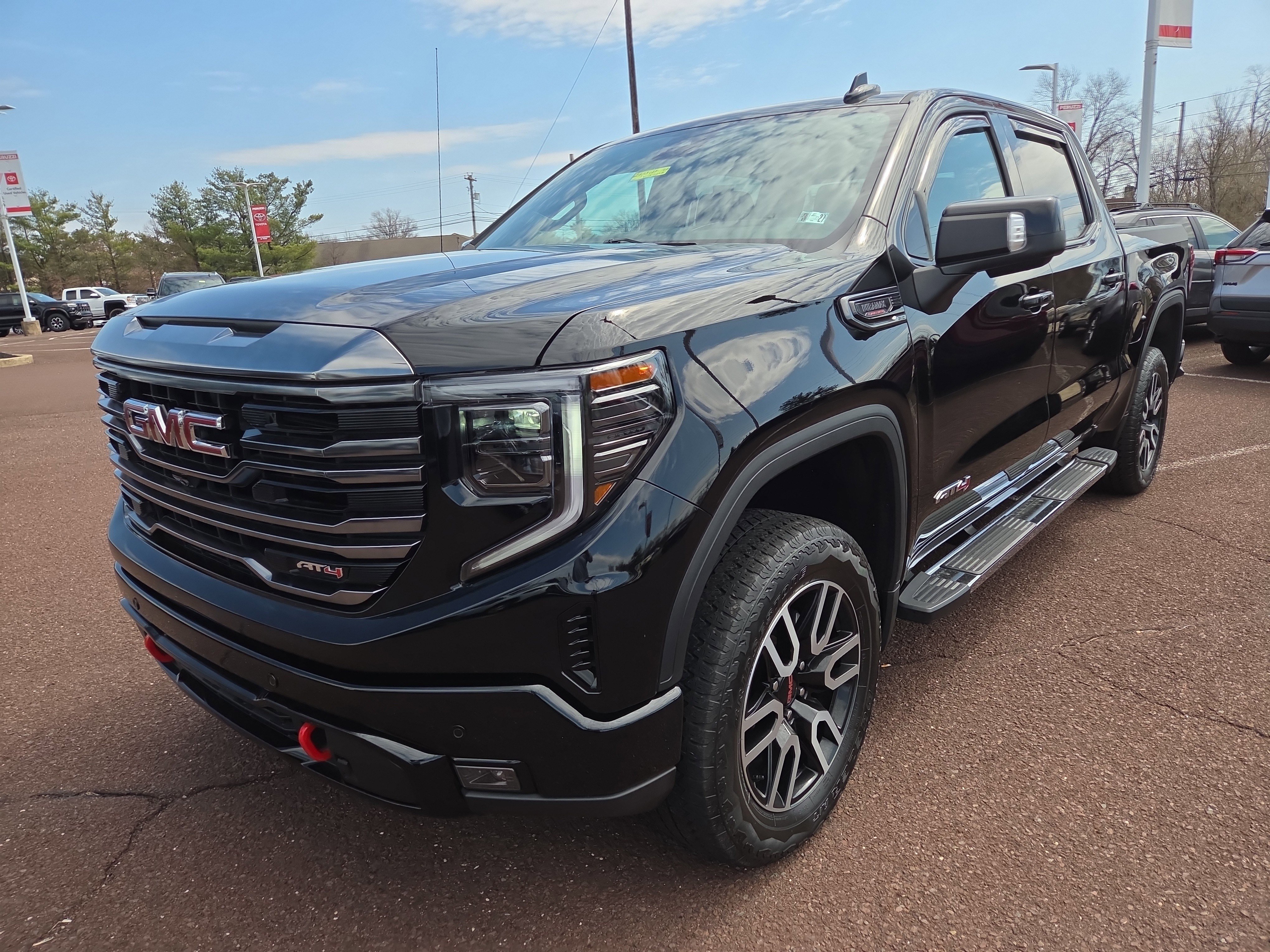 Used 2024 GMC Sierra 1500 AT4 w/ Technology Package image 7
